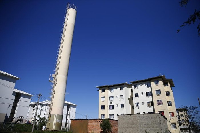 Reservatório fica no pátio interno do condomínio