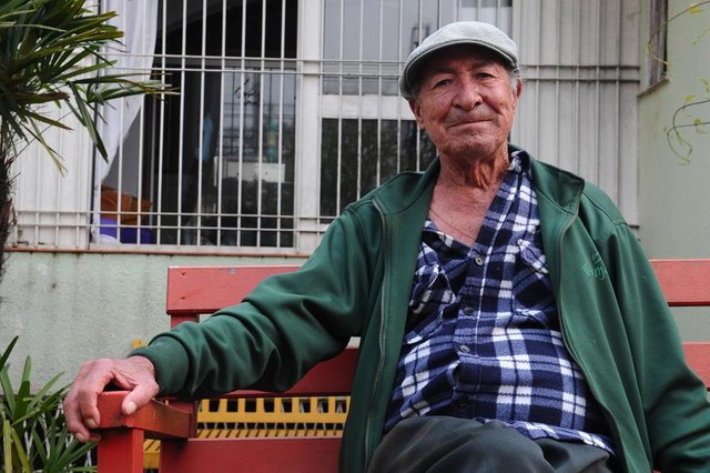  CAXIAS DO SUL, RS, BRASIL (01/10/2020)Idosos que vivem em asilos de Caxias contam como encaram a saudades em meio &agrave; pandemia. Na foto, Dan&uacute;ncio Augusto de Souza, 79 anos. (Antonio Valiente/Ag&ecirc;ncia RBS)<!-- NICAID(14606236) -->
