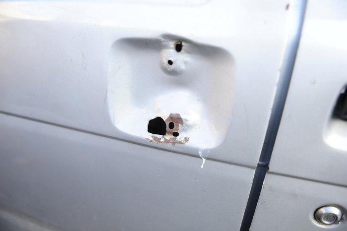 Porta no lado do carona estava sem trinco - o que coincide com imagens obtidas por câmeras