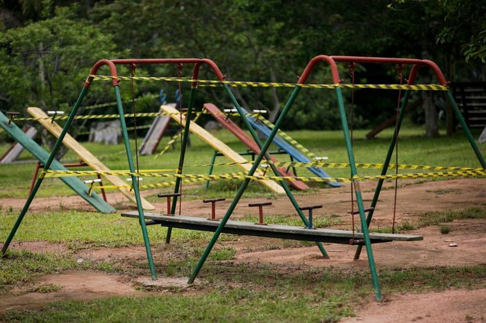A pracinha está interditada para uso dos brinquedos