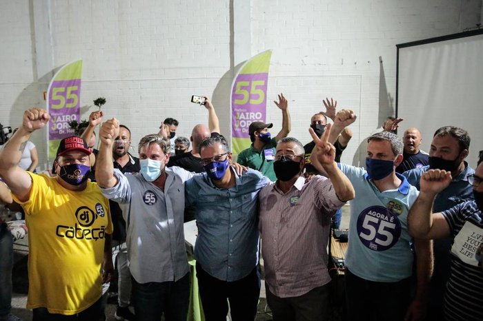 Ele foi recepcionado no comitê por apoiadores
