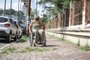  PORTO ALEGRE, RS, BRASIL - 02.12.2020 - Acessibilidade. Na imagem, Katia. Ela é usuária de cadeira de rodas, e enfrenta algumas dificuldades no cotidiano. (Foto: Isadora Neumann/Agencia RBS)Indexador: ISADORA NEUMANN<!-- NICAID(14659006) -->