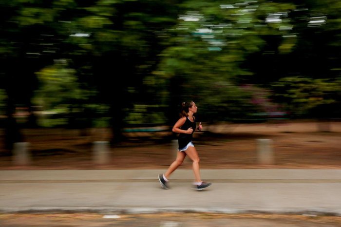 Circular e fazer exercícios em parques e praças é permitido pelo decreto municipal
