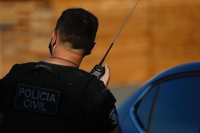 Ação apura organização criminosa armada, tráfico de drogas, associação para o tráfico, roubo de veículos, roubo a pedestre, homicídios, corrupção de menores, receptação, invasão de domicílio e lavagem de dinheiro