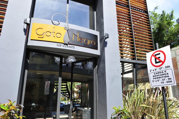 Gato Negro é um dos restaurantes retratados na cidade cenográfica