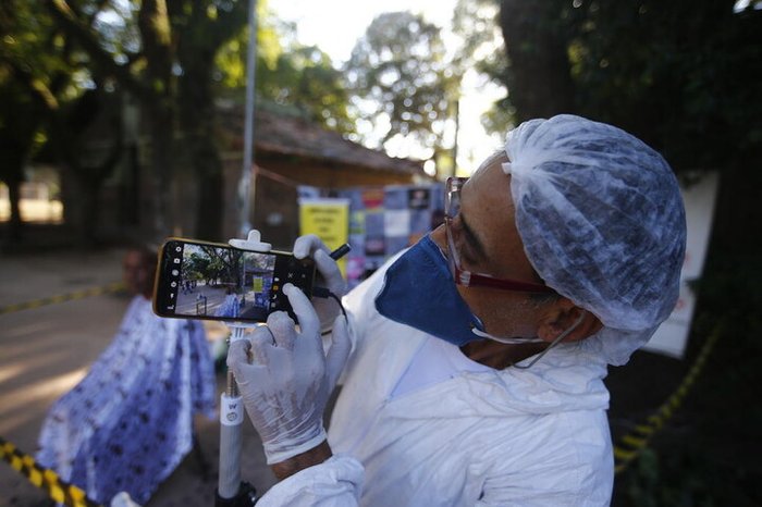 Cortes são gravados e postados em um perfil nas redes sociais