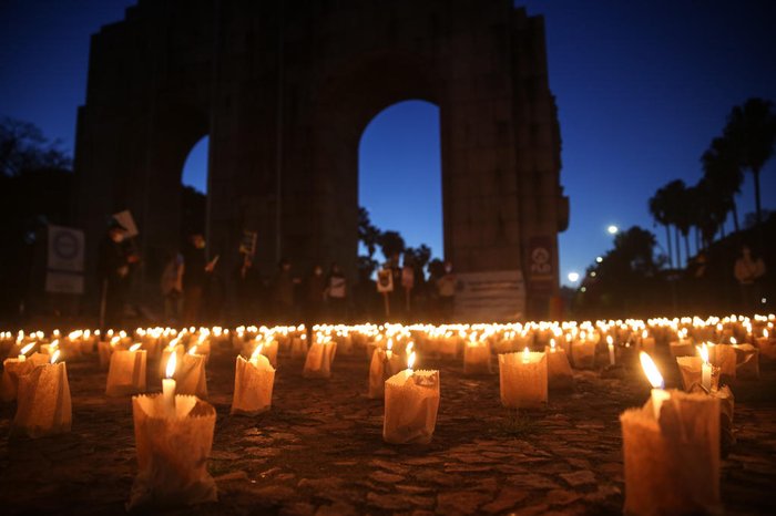 Diante do Monumento ao Expedicionário, cerca de 50 nomes de vítimas foram declamados pelos participantes