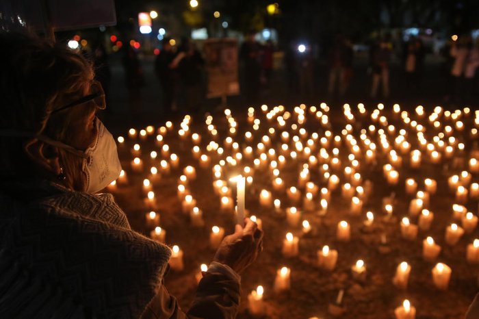 As chamas de 500 velas iluminaram o Parque de Redenção por volta das 18h