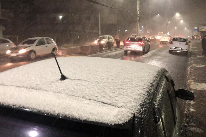 Neve em Canela