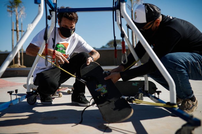 Skates são adaptados para permitir o uso de quem deficiência motora