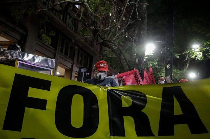 Manifestantes levaram cartazes e faixas