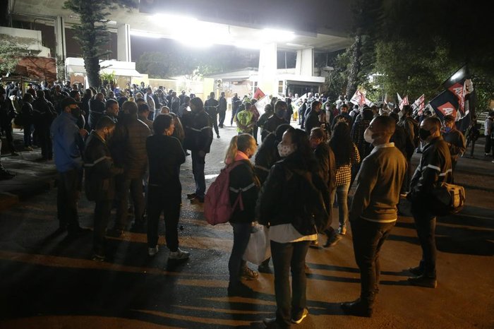 Cerca de 150 pessoas estavam no local e decidiram aderir ao ato antes das 5h