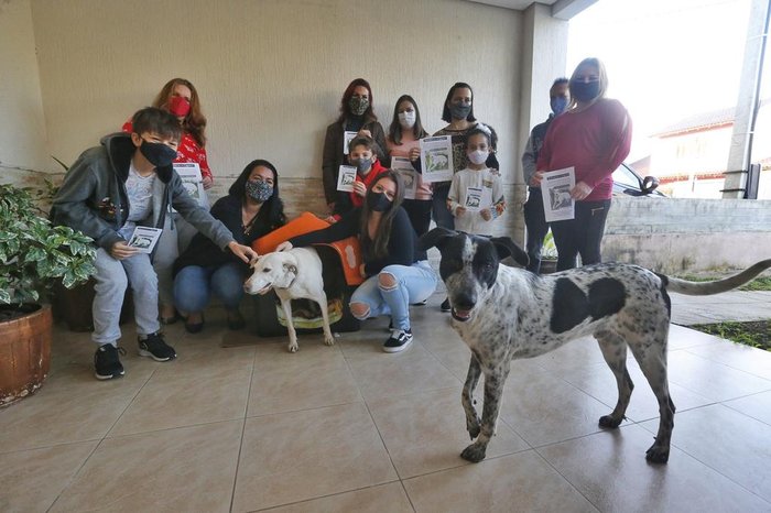 Malhado e a Polaca ainda seguem com os moradores, mas a ausência de Cigarro deixa a família incompleta