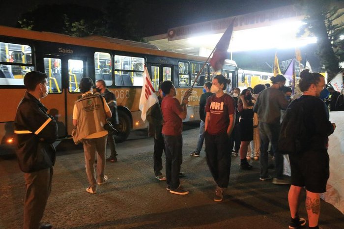 Cerca de 70 pessoas aderiram ao ato, que começou na madrugada desta quinta