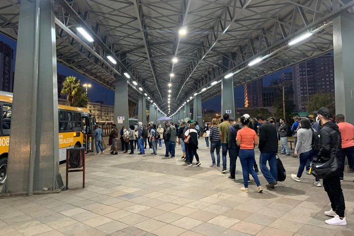 Situação no Terminal Triângulo, na Zona Norte, no começo da manhã desta quinta-feira