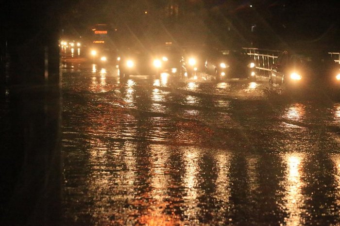 Chuva intensa na última madrugada provoca transtornos no trânsito da Capital