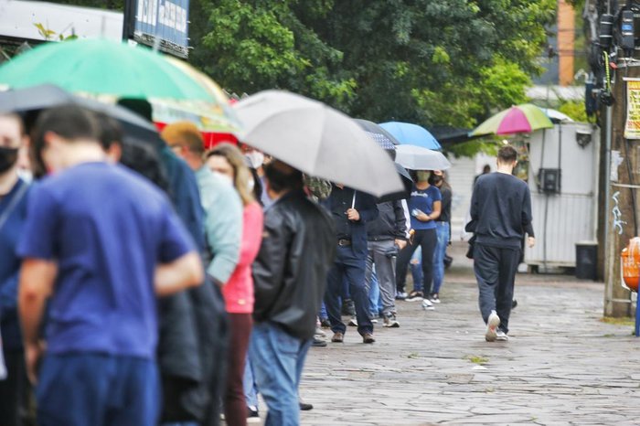 Procura foi grande nos pontos de vacinação no começo da manhã