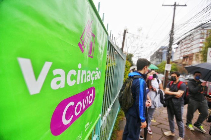 Doses estão sendo aplicadas em 11 unidades de saúde