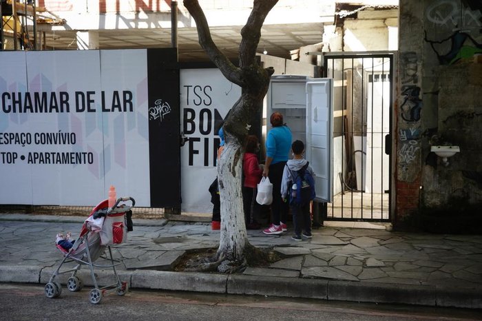 Geladeira garante a alimentação para quem precisa