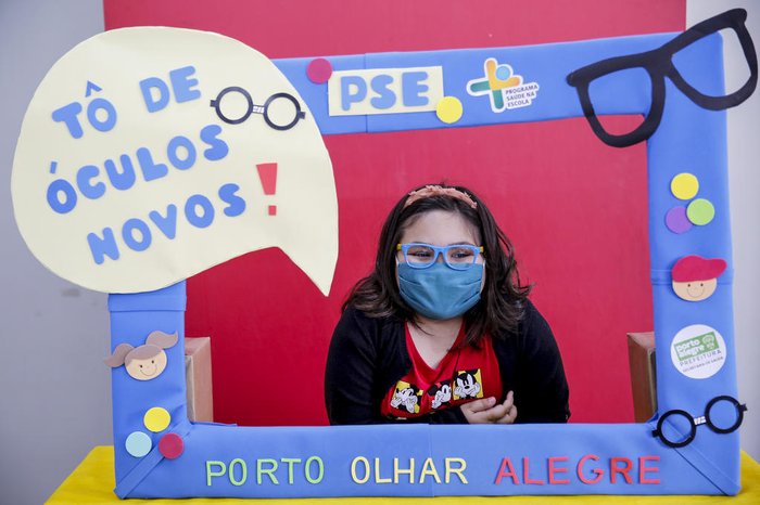 Sofia optou por um modelo colorido: azul e amarelo