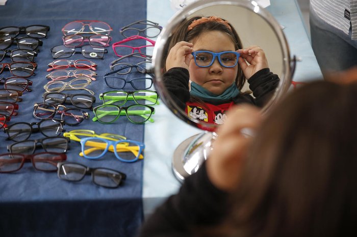 Sofia Brunelli, nove anos, sentia dificuldade em enxergar o quadro na sala de aula antes de receber o diagnóstico