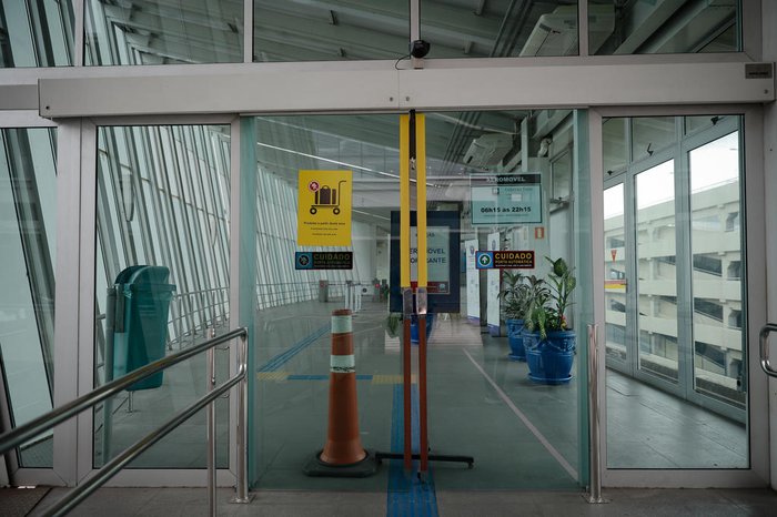 Estação do Aeromóvel, no aeroporto, segue fechada