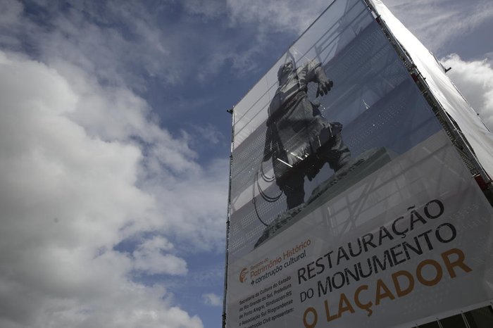 Quatro painéis em tamanho real foram instalados no Sítio do Laçador
