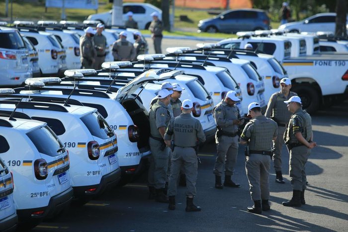 Foram entregues nesta quinta-feira, 59 unidades da RenaultDuster