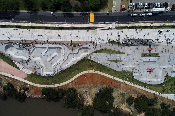 Durante toda a manhã, o novo trecho da orla, de 1,6 quilômetro, ficou tomado de visitantes