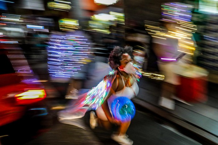 E trouxe cor e luz para as ruas