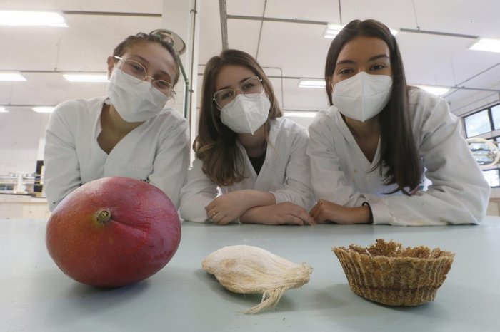 As jovens cientistas Clara, Maria Eduarda e Thielly