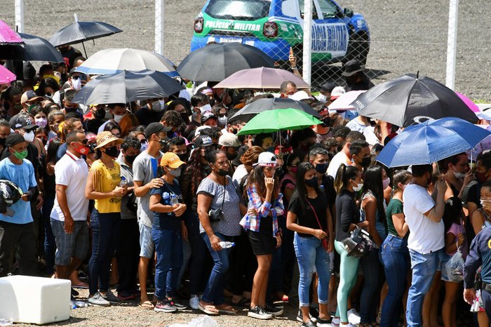 Fãs chegaram cedo ao ginásio para se despedir de Marília Mendonça