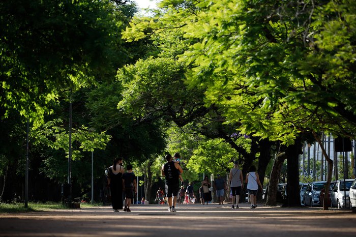 Dia ensolarado levou muitas pessoas a atividades ao ar livre na Capital