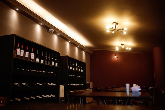 Novo lounge ainda conta com uma loja de vinhos