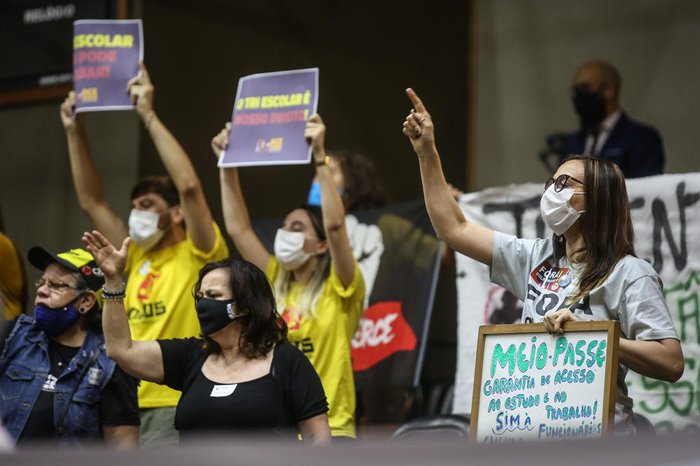 Proposta do Executivo determina que alguns grupos sigam recebendo a isenção, como no caso dos estudantes, que passam a ter limitação de acordo com a renda per capita