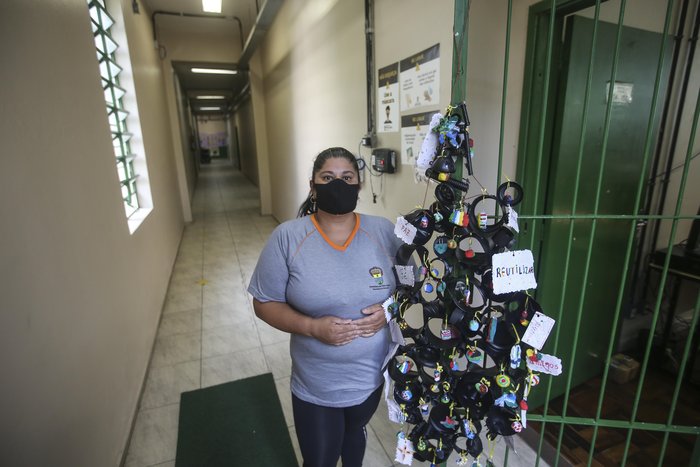 Aluna da escola, Mônica entende que os aprendizados que tem desenvolvido podem ser fonte de renda no futuro