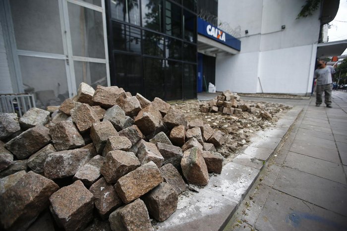 Assessoria da Caixa Econômica Federal confirma que retirada foi ordenada nesta terça-feira (7)