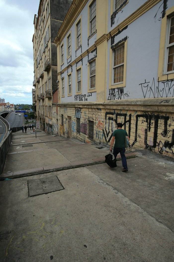 Escadaria liga os pedestres do Centro à Avenida Independência