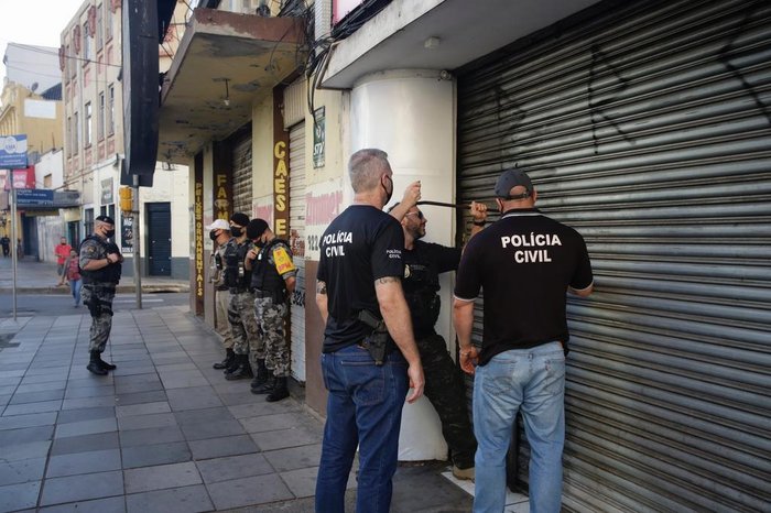 Dois mandados de busca e apreensão foram cumpridos durante a ofensiva