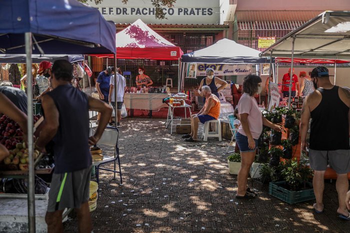 Local conta com diversas bancas de produtores locais