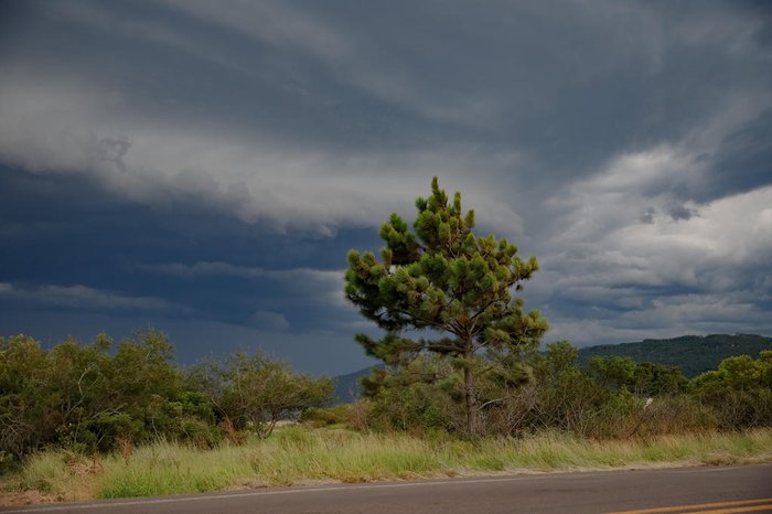 No caminho entre o Litoral Norte e a Capital, nuvens carregadas também foram vistas