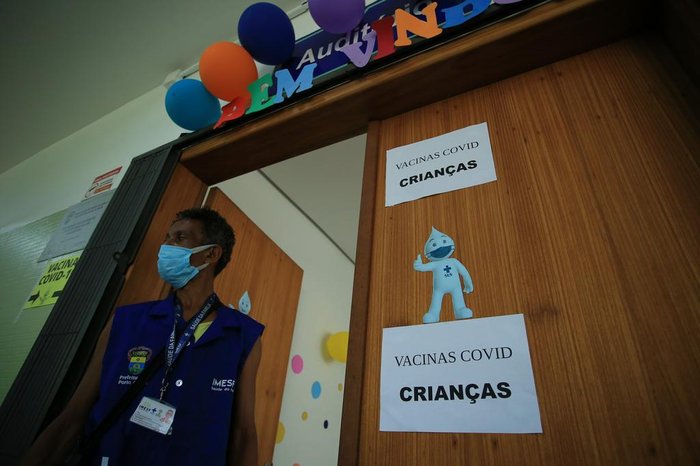 Balões na porta ajudam a criar um clima de festa para a ocasião