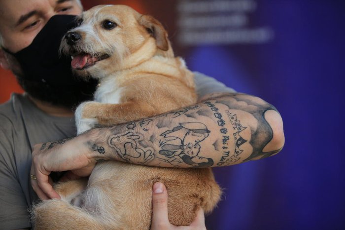 Neto também fez uma tatuagem  para homenagear o cãozinho
