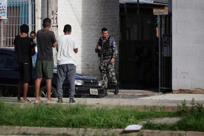 Vizinhança acompanha o trabalho da Brigada Militar na comunidade da Zona Sul