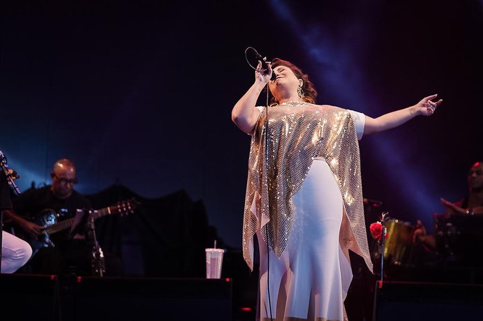 Cantora se apresentou para multidão