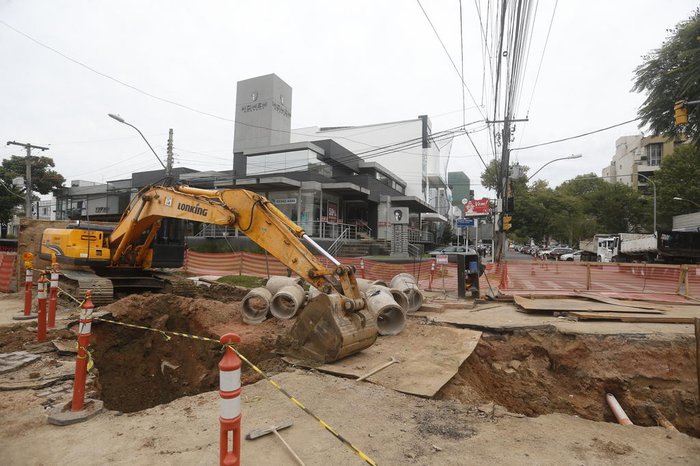 Avenida passa por obras