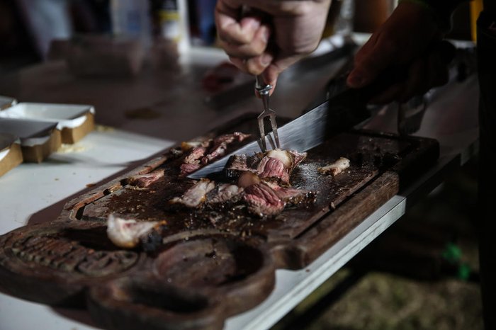 Carne foi fornecida por frigoríficos parceiros