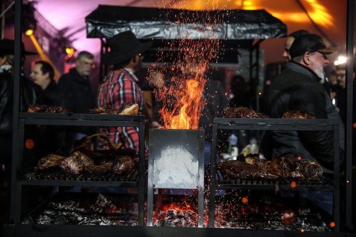Um evento com 130 quilos de carne ocorreu no Parque Mauricio Sirotsky Sobrinho nesta quinta-feira