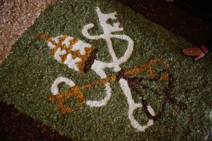 Uma das imagens confeccionadas nos tapetes de Corpus Christi