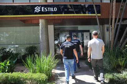 PORTO ALEGRE, RS, BRASIL, 09/01/2023- Assalto ao Banco do Brasil Estilo, localizado na R. Hilário Ribeiro com a  R. Padre Chagas. Foto: Ronaldo Bernardi / Agencia RBS<!-- NICAID(15315764) -->